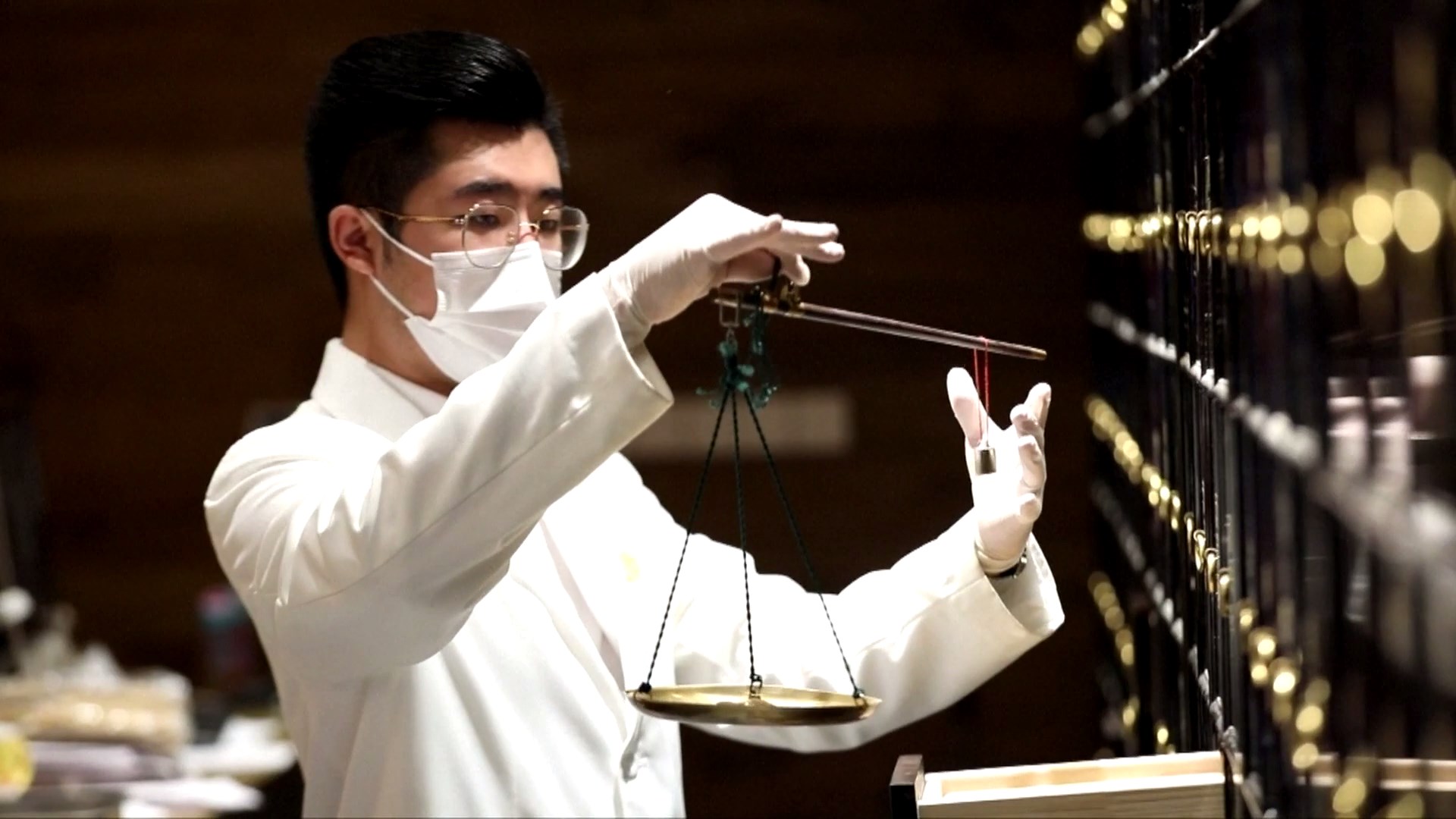 Minuman yang dibuat dengan bahan-bahan Pengobatan Tradisional Tiongkok telah mendapatkan popularitas di kota-kota di Tiongkok seperti Beijing