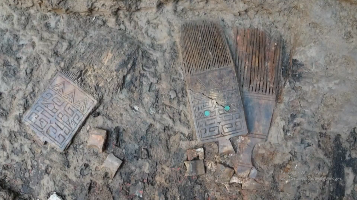 Para arkeolog Tiongkok telah menemukan peninggalan-peninggalan yang lebih signifikan di beberapa reruntuhan sejarah di seluruh negeri yang berasal dari dinasti-dinasti awal Tiongkok kuno