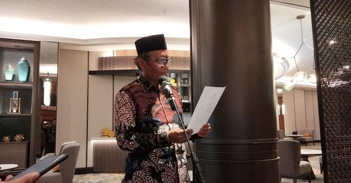 Mahfud juga meminta agar Kementerian BUMN berkenan menindaklanjuti himbauan ini kepada lingkungan dunia usaha di bawahnya