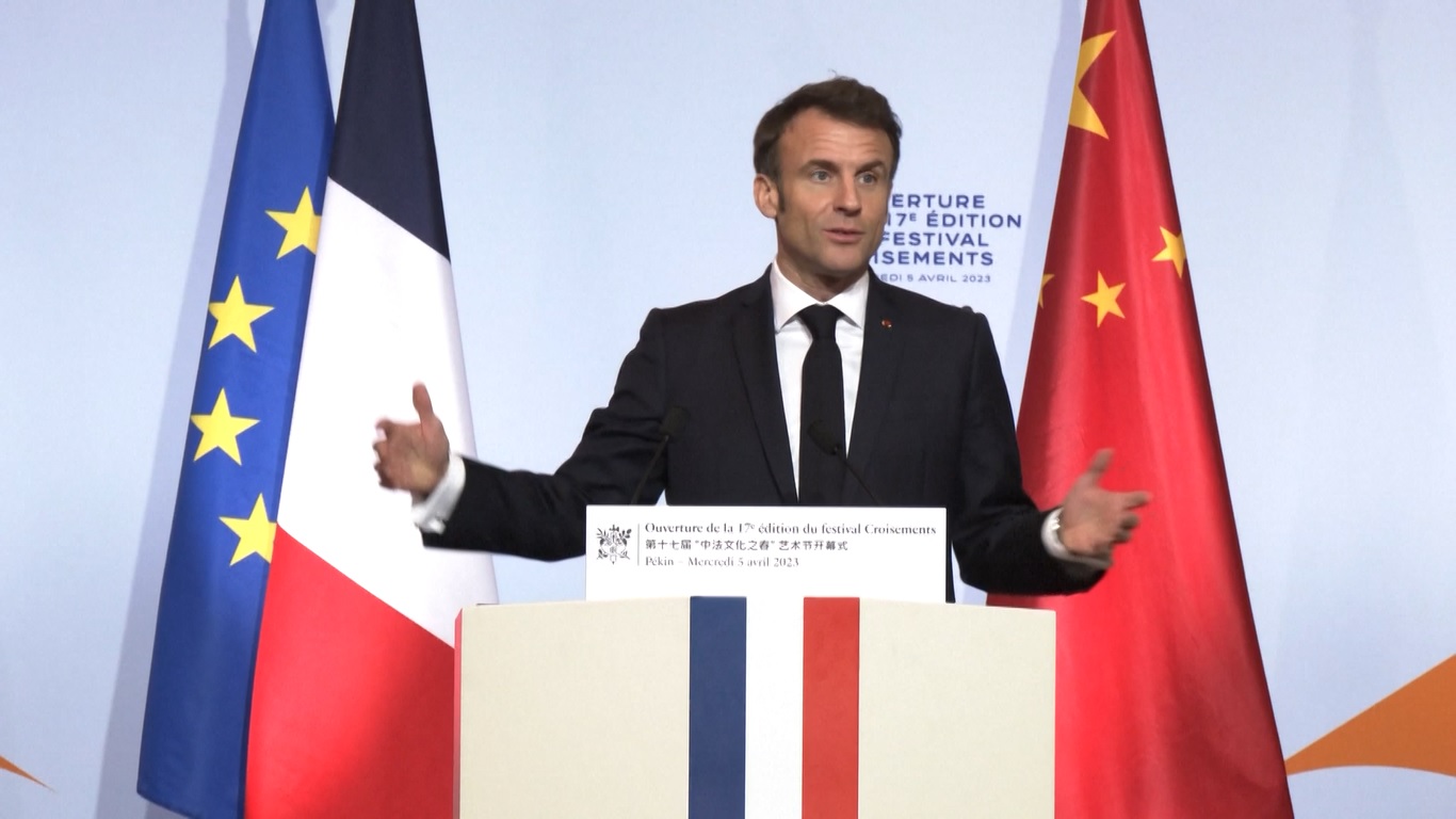 Macron menyuarakan kesediaan penuh negaranya untuk memfasilitasi lebih banyak proyek kerja sama baru di bidang tari