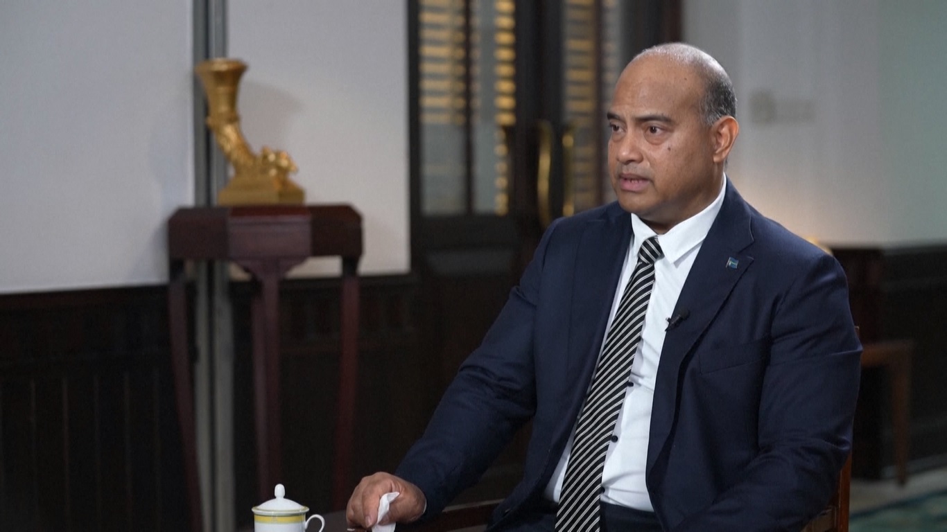 Adeang pun menegaskan kembali komitmen negaranya terhadap prinsip Satu Tiongkok