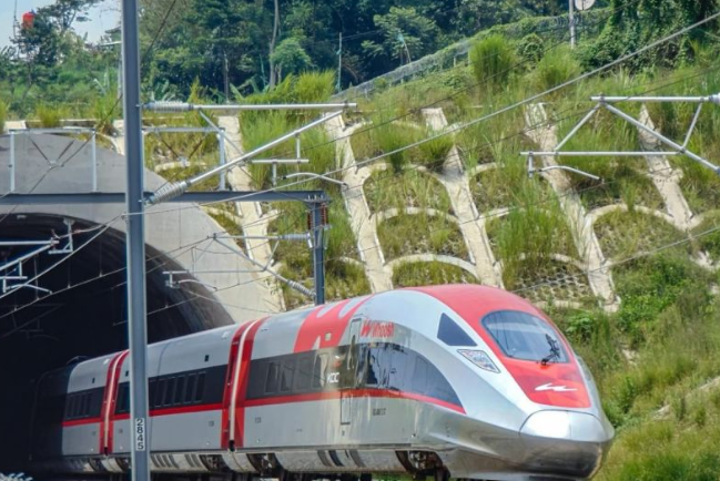 Kereta Cepat Whoosh Rayakan 1.000 Hari Operasi Aman