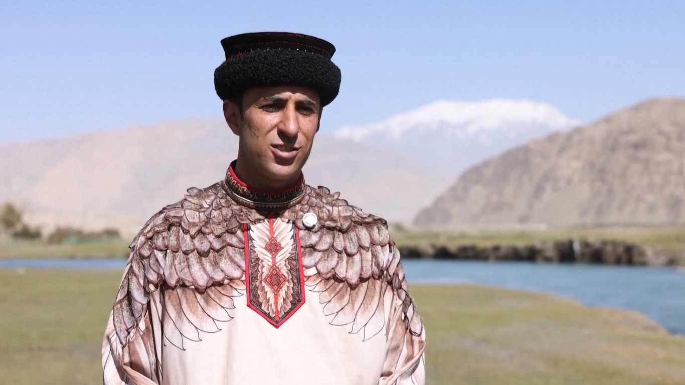 Reruntuhan Kota Batu di Taxkorgan berada di posisi unik yang dikelilingi oleh pegunungan