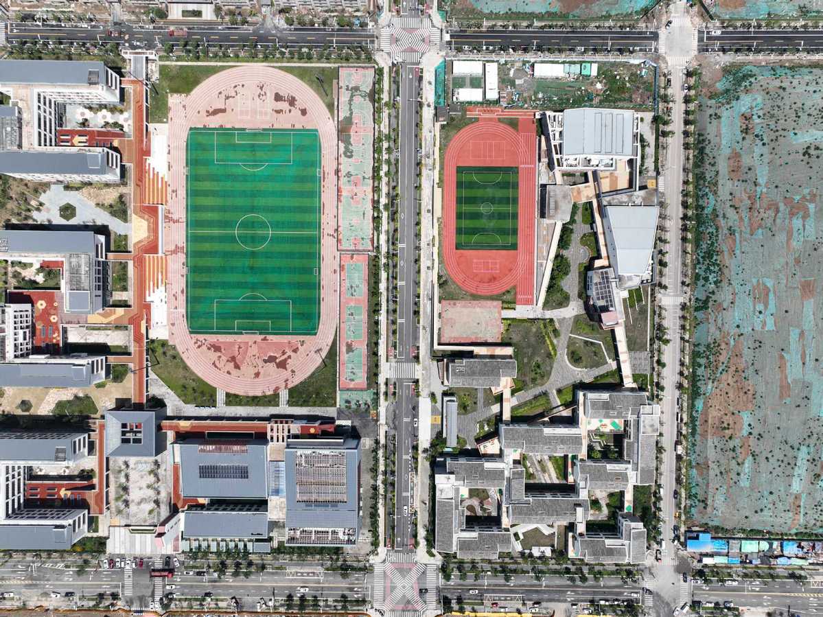 Meskipun Beijing dan Tianjin memegang posisi terdepan dalam pengembangan pendidikan nasional