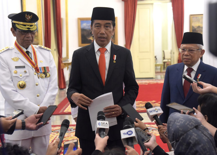 Presiden RI Joko Widodo (Jokowi) memberikan sejumlah arahan kepada Heru Budi Hartono yang ditunjuk sebagai Penjabat (Pj) Gubernur Daerah Khusus Ibu Kota (DKI) Jakarta