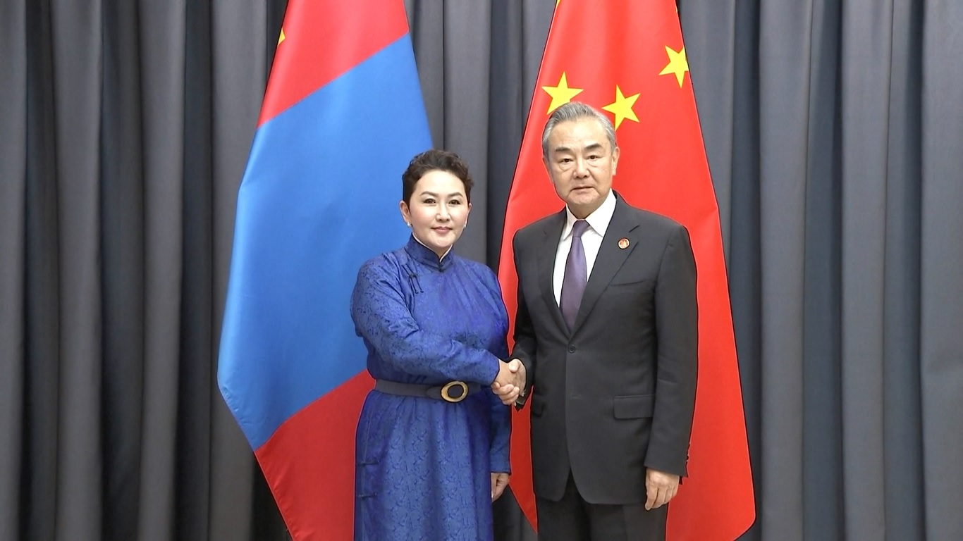 Perkembangan hubungan bilateral yang sehat dan stabil merupakan kepentingan mendasar bagi rakyat mereka