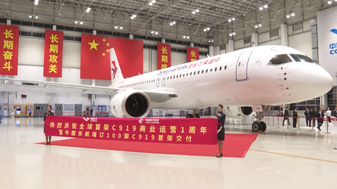 Pesawat C919 bernomor B-919G yang dikirim ke China Eastern Airlines kali ini juga merupakan pesawat pertama dari 100 pesawat C919 yang baru dipesan oleh maskapai tersebut