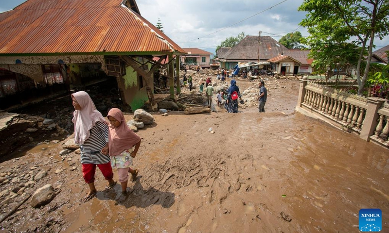 Saat ini kemajuan dalam pembelajaran yang mendalam telah menjadikan model berbasis data berbasis teknologi AI sebagai solusi baru alternatif untuk aliran sungai dan prakiraan banjir dalam ilmu hidrologi