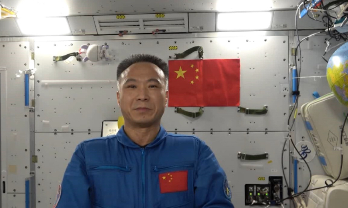 Lampu di beberapa landmark dan gedung perkantoran di kota-kota