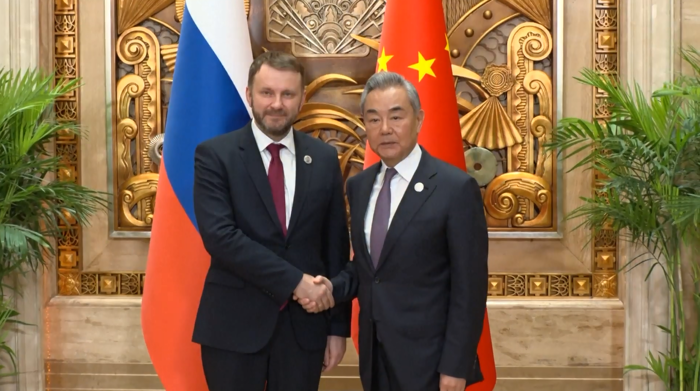 Tiongkok dan Rusia Berjanji untuk Tingkatkan Pembangunan Kapasitas AI bagi Negara-negara Selatan
