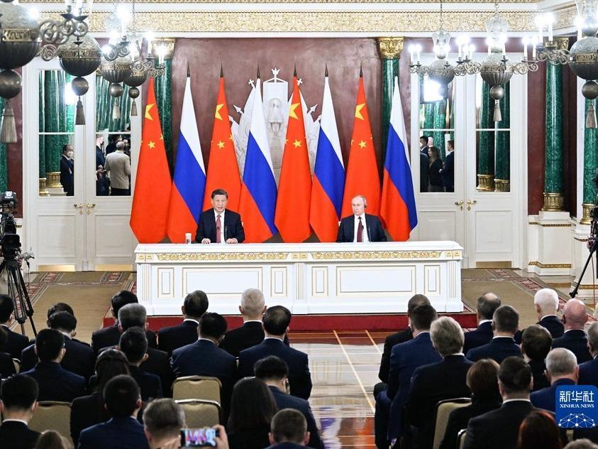 kedua pihak akan memperlakukan hubungan Tiongkok-Rusia dengan wawasan yang luas dan pandangan jangka panjang