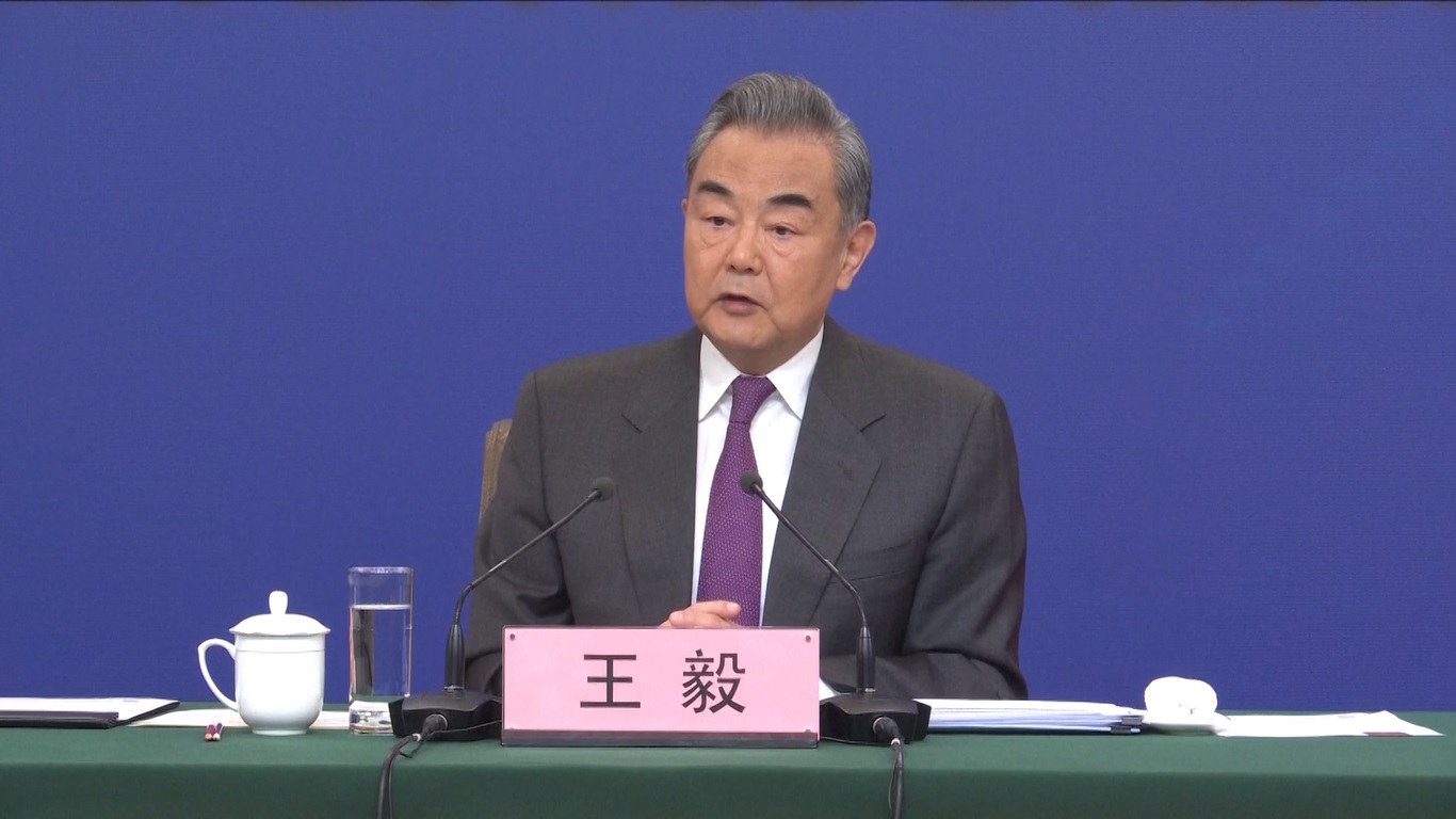 Wang lebih lanjut mempertanyakan kredibilitas AS sebagai negara besar dan memperingatkan bahwa obsesinya untuk menekan Tiongkok pada akhirnya akan merugikan AS sendiri