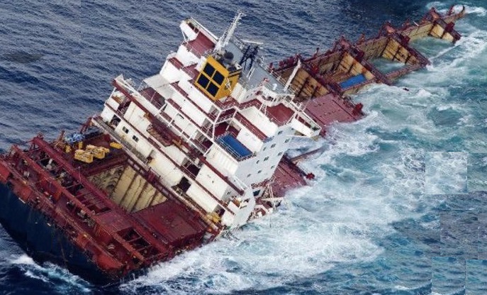 Penjaga pantai mengidentifikasi sebanyak 22 awak kapal tersebut 14 warga Tiongkok  dan delapan lainnya adalah warga negara Myanmar