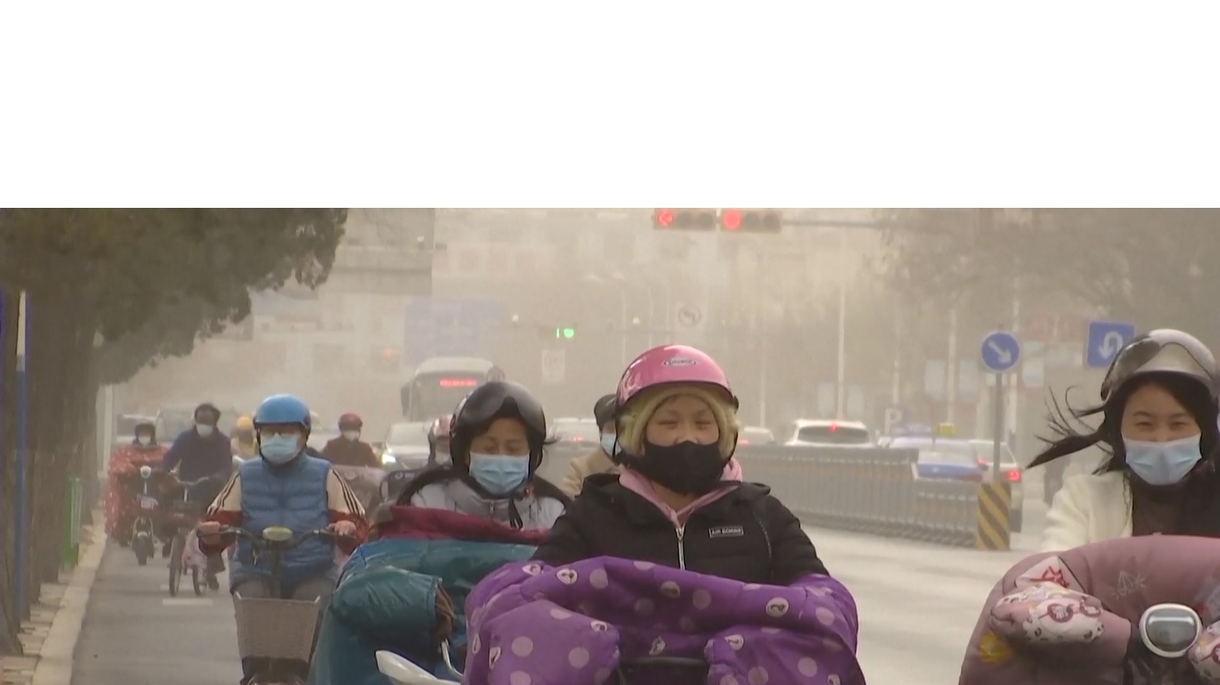 Jarak pandang di beberapa daerah bahkan lebih rendah dari 500 meter