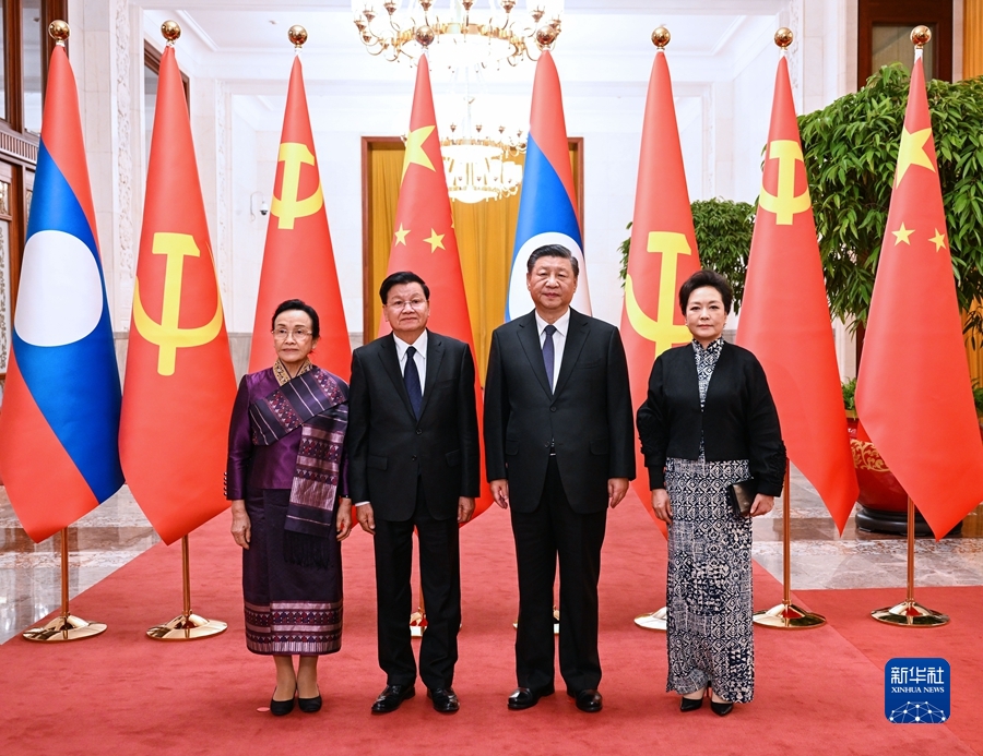 Presiden RRT Xi Jinping mengadakan pembicaraan dengan Sekjen Komite Sentral Partai Revolusi Rakyat Laos selaku Presiden Laos Thongloun Sisoulith di Balai Agung Rakyat Bejing