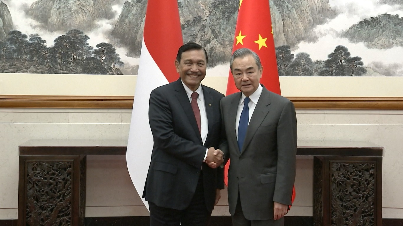 Wang meminta kedua belah pihak untuk memperkuat kerja sama dalam pembiayaan pembangunan