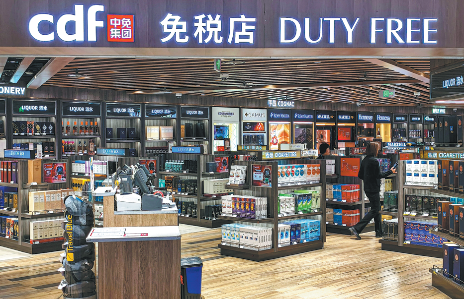 Konsumsi Melonjak Berkat Pengembalian Pajak Bandara