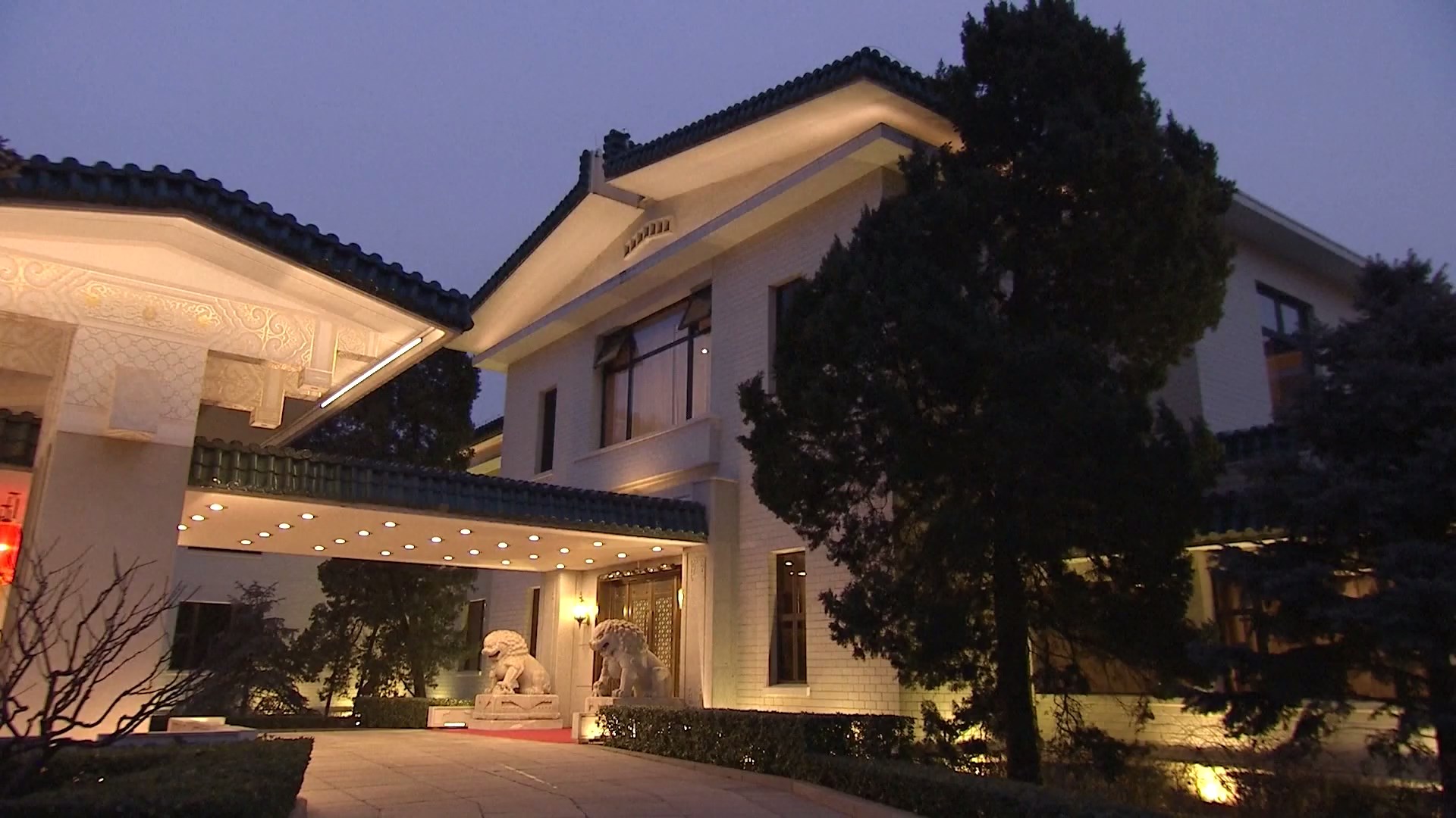 Menteri Luar Negeri Tiongkok Bertemu dengan Utusan Khusus Vietnam, To Lam