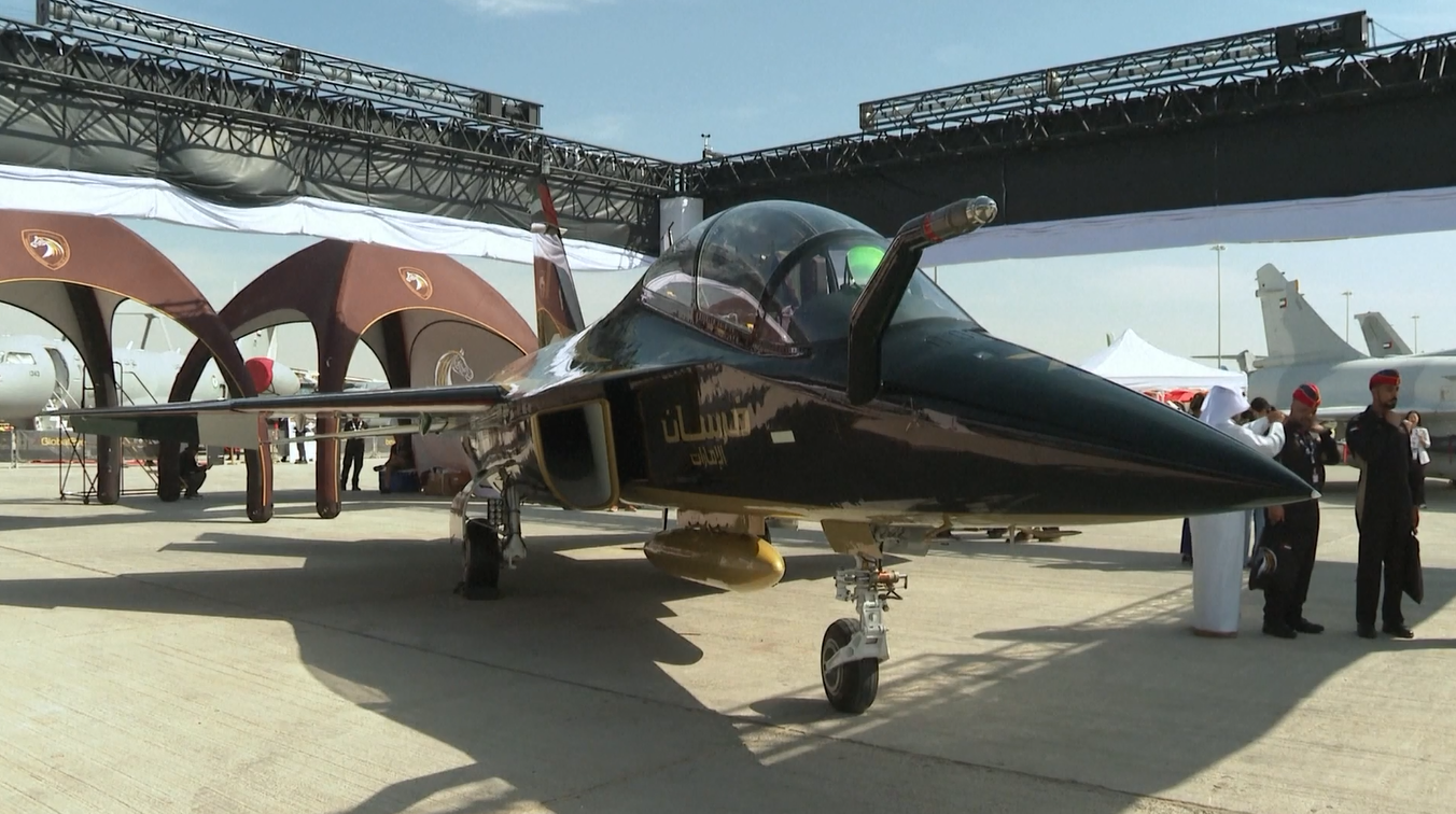 Tim Aerobatik UEA Pamerkan Jet Latih Canggih Buatan Tiongkok di Dubai Airshow