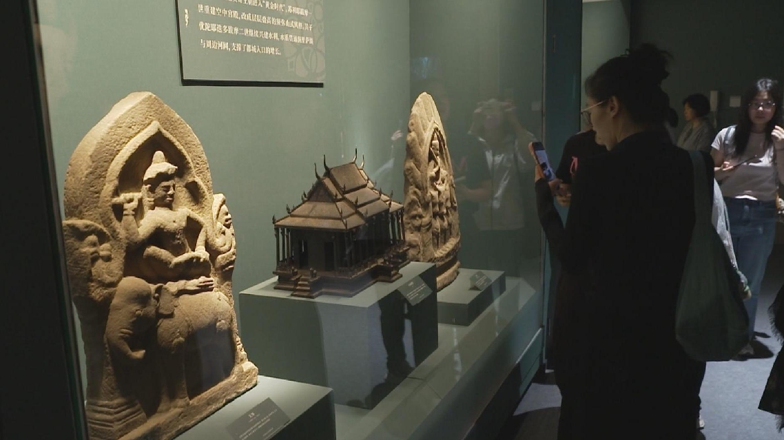 Pameran Peradaban Khmer Kamboja Menarik Pengunjung dari Tiongkok.