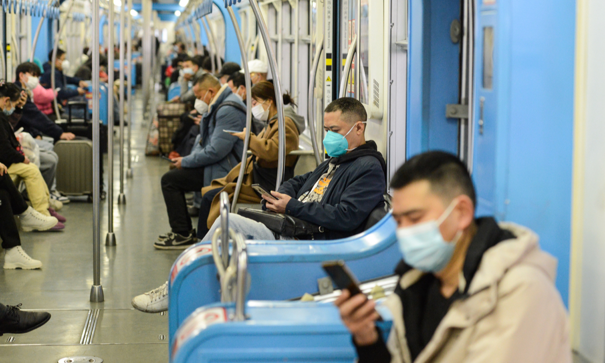 Setidaknya 19 kota di seluruh Tiongkok membatalkan hasil tes asam nukleat negatif sebagai persyaratan untuk naik transportasi umum mulai Senin