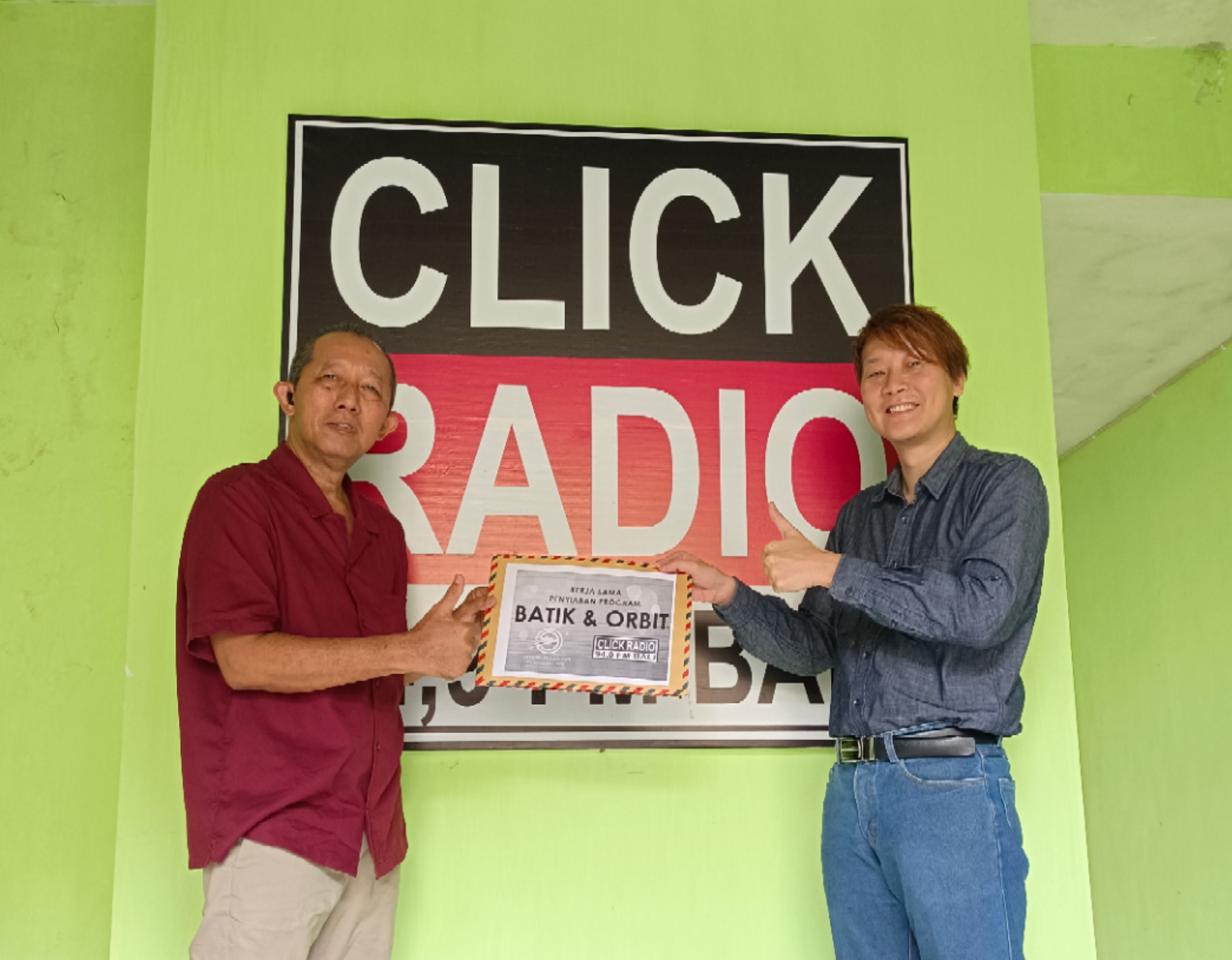 Program BATIK (Bincang Indonesia-Tiongkok) dan ORBIT (Obrolan Santai Serba-serbi Tiongkok) yang merupakan program unggulan Radio Bharata kini bisa juga dinikmati oleh para pendengar radio di Pulau Dewata Bali dengan adanya kerja sama Radio Bharata dan Click Radio Bali