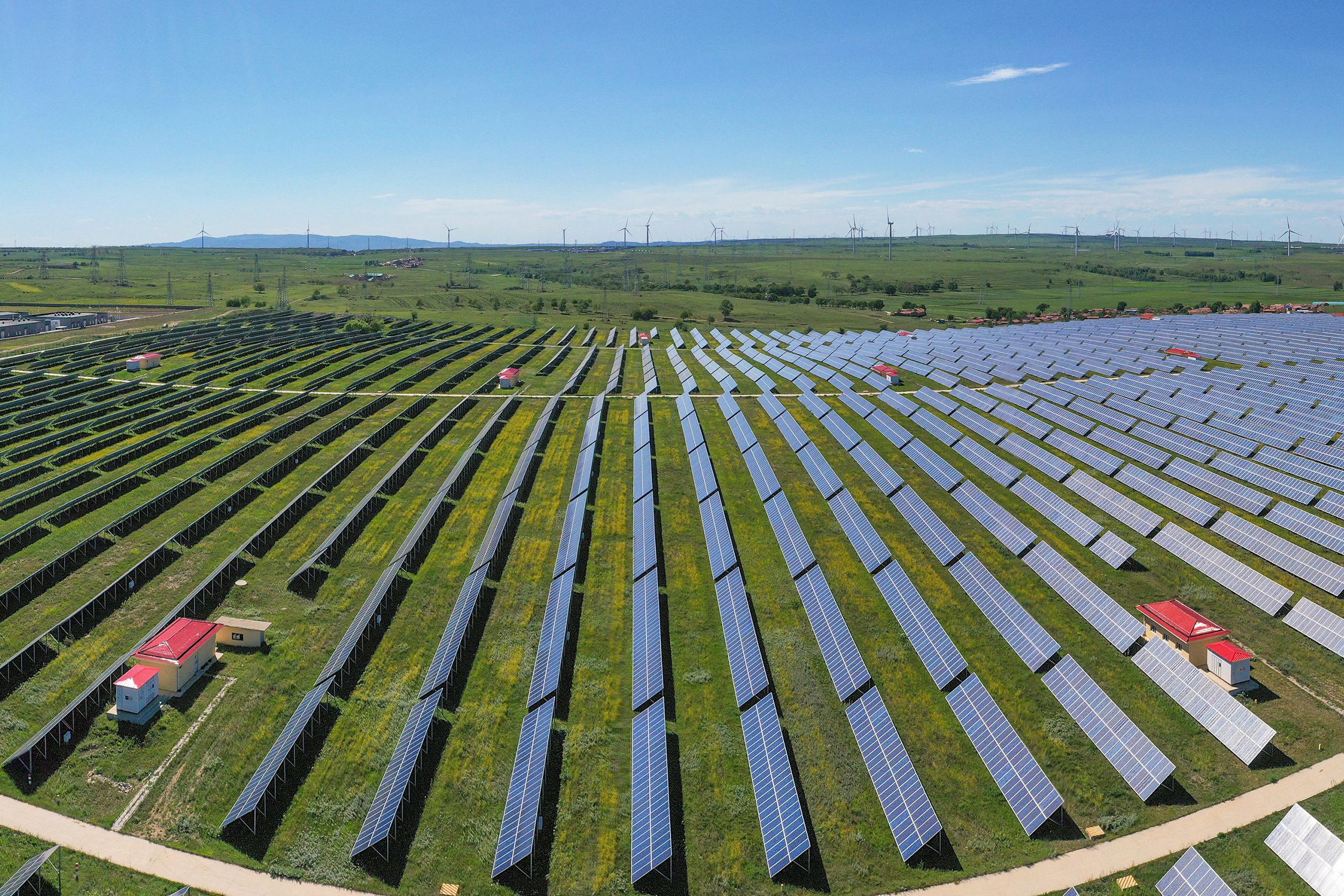 Hal ini bukan hanya merupakan pilihan yang tak terelakkan bagi Tiongkok dalam menyelesaikan permasalahannya terkait dengan keterbatasan sumber daya dan lingkungan hidup