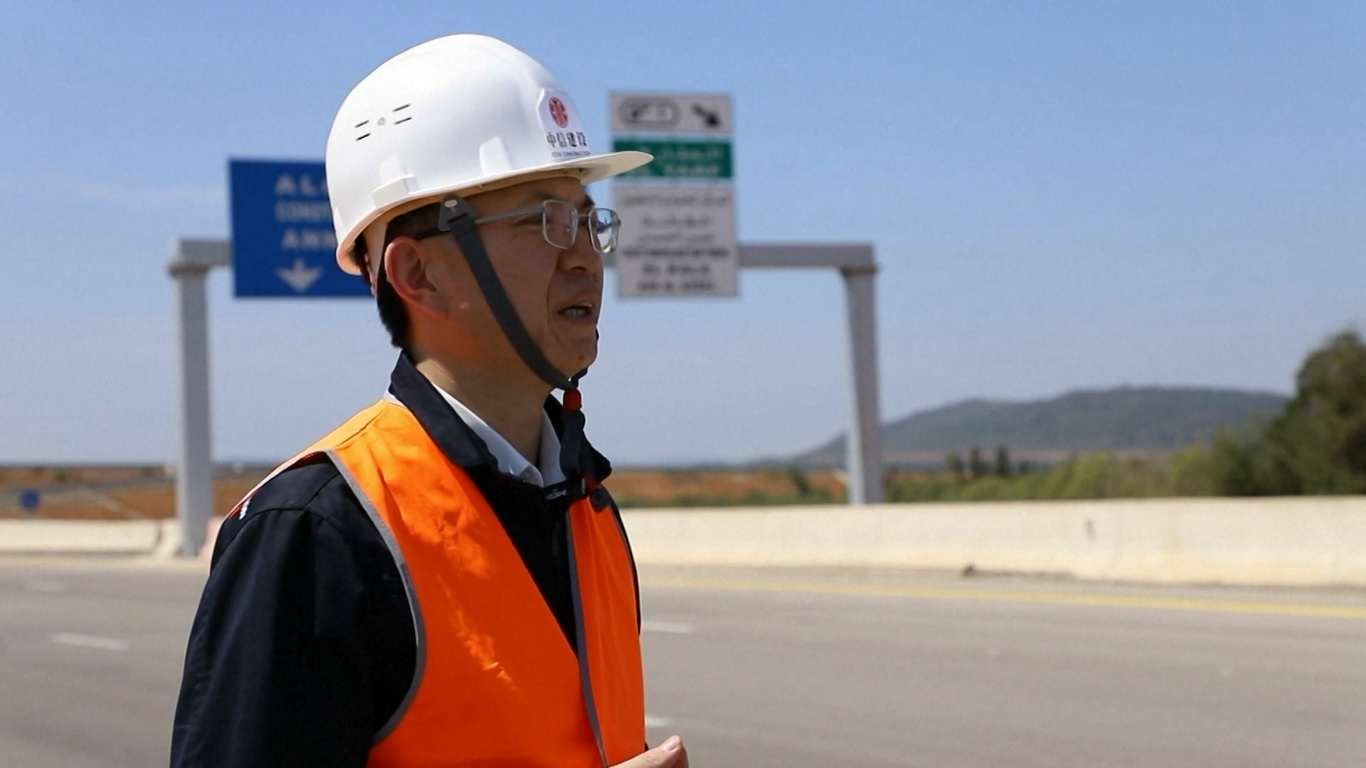 Menghubungkan wilayah timur dan barat negara tersebut