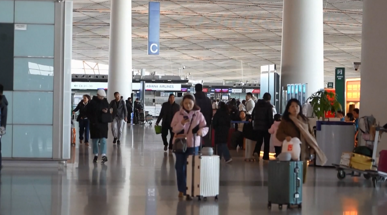 Jumlah Perjalanan Lintas Batas Harian Diperkirakan Capai Rekor Tertinggi selama Liburan Festival Musim Semi di Tiongkok