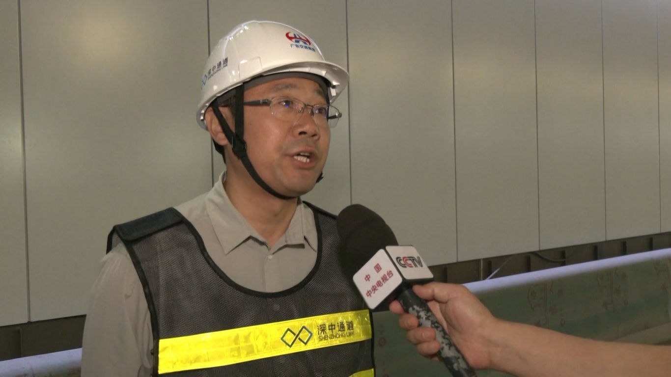Terowongan itu merupakan bagian dari jalan raya sepanjang 24 km yang menghubungkan Shenzhen dan Zhongshan