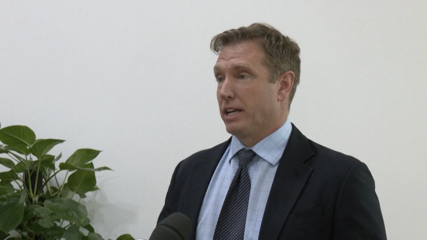 Laporan ini juga memproyeksikan kemajuan lebih lanjut di berbagai bidang seperti pendapatan per kapita