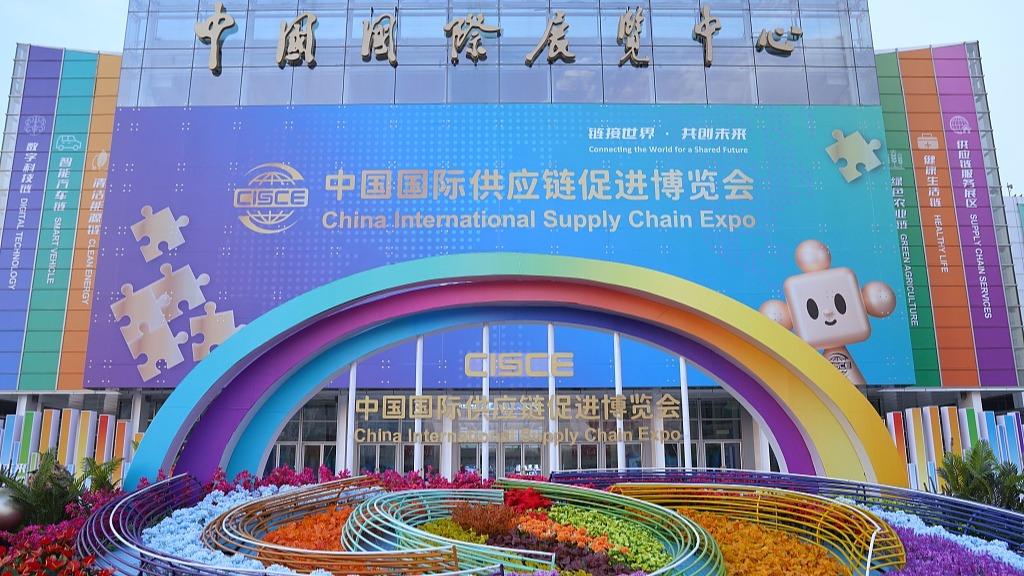 Ekspo Rantai Pasokan Internasional Tiongkok (CISCE) ke-1 dibuka di Beijing pada hari Selasa kemarin (28/11)