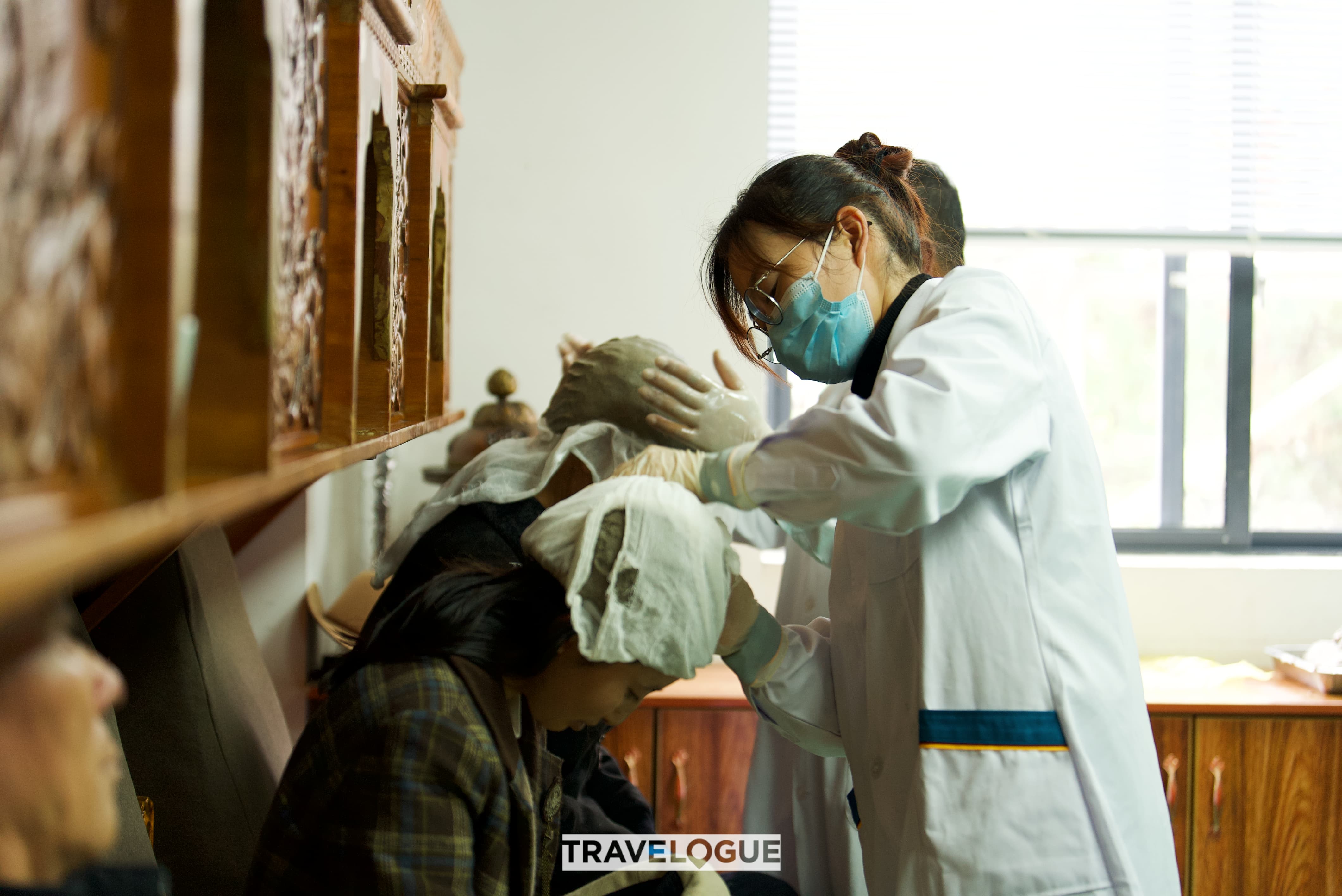 Prinsip Pengobatan Tibet dan Tradisi Terapi Kepala