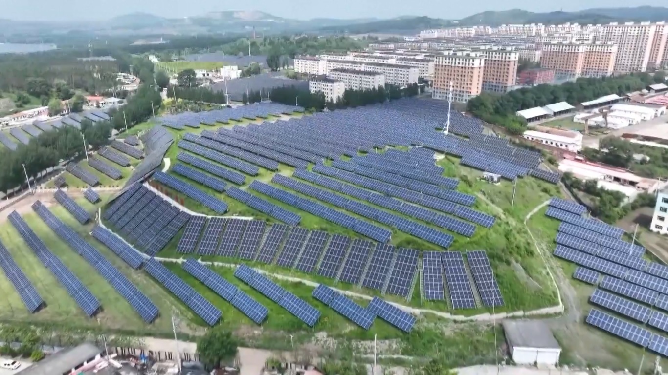 Ekspansi yang cepat ini mencerminkan percepatan transisi Tiongkok menuju ekonomi rendah karbon