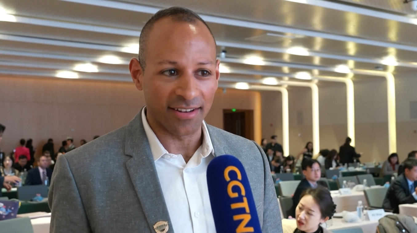 Para Dokter Muda Tiongkok-AS Bertemu di Shanghai untuk Berdialog tentang Upaya Bersama dalam Mengatasi Tantangan Dunia