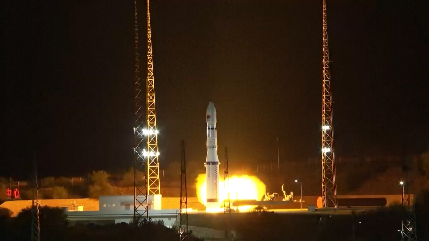 Dibawa oleh roket pembawa Long March-6