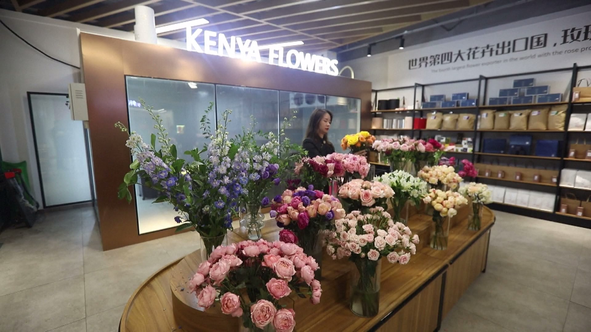 Provinsi Hunan di Tiongkok bagian tengah telah membantu mengirimkan bunga segar dari Kenya ke pelanggan di seluruh Tiongkok dan bahkan ke Uzbekistan karena negara tersebut terus meluncurkan kebijakan perdagangan yang menguntungkan bagi negara-negara Afrika dan terus meningkatkan impor dari benua tersebut