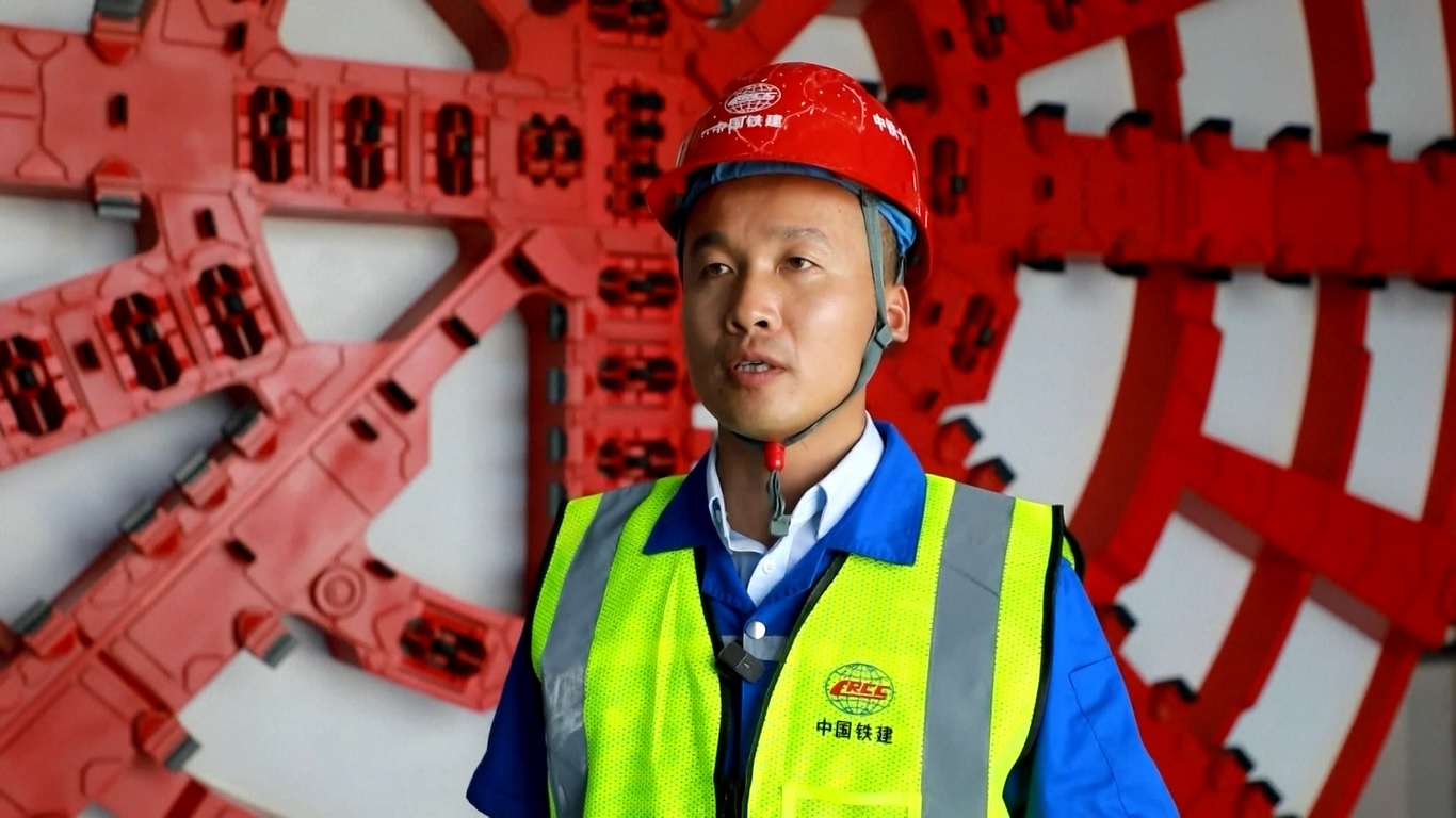 Terowongan tersebut terdiri dari dua tingkat