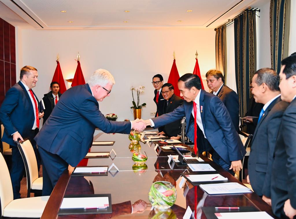 Dalam pertemuan tersebut pemimpin perusahaan BASF menyampaikan secara langsung bahwa pihaknya akan melakukan investasi dalam pembangunan ekosistem baterai mobil di Maluku Utara