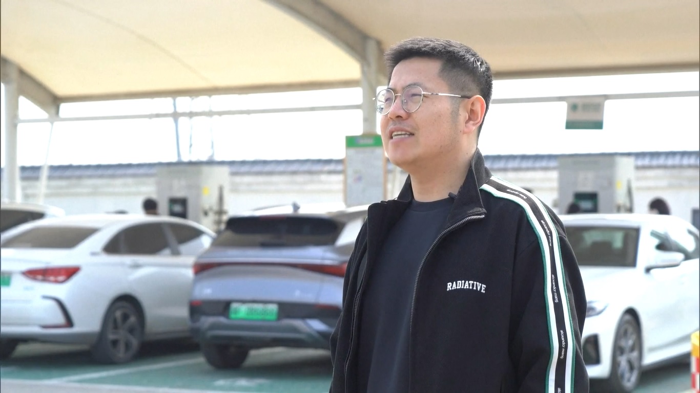 Untuk mengakomodasi puncak perjalanan