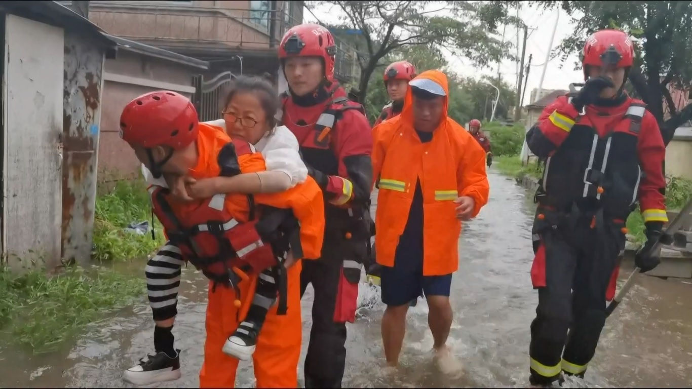 Lebih dari 300 personel dari 17 tim di departemen listrik setempat telah dimobilisasi untuk memperbaiki fasilitas yang rusak