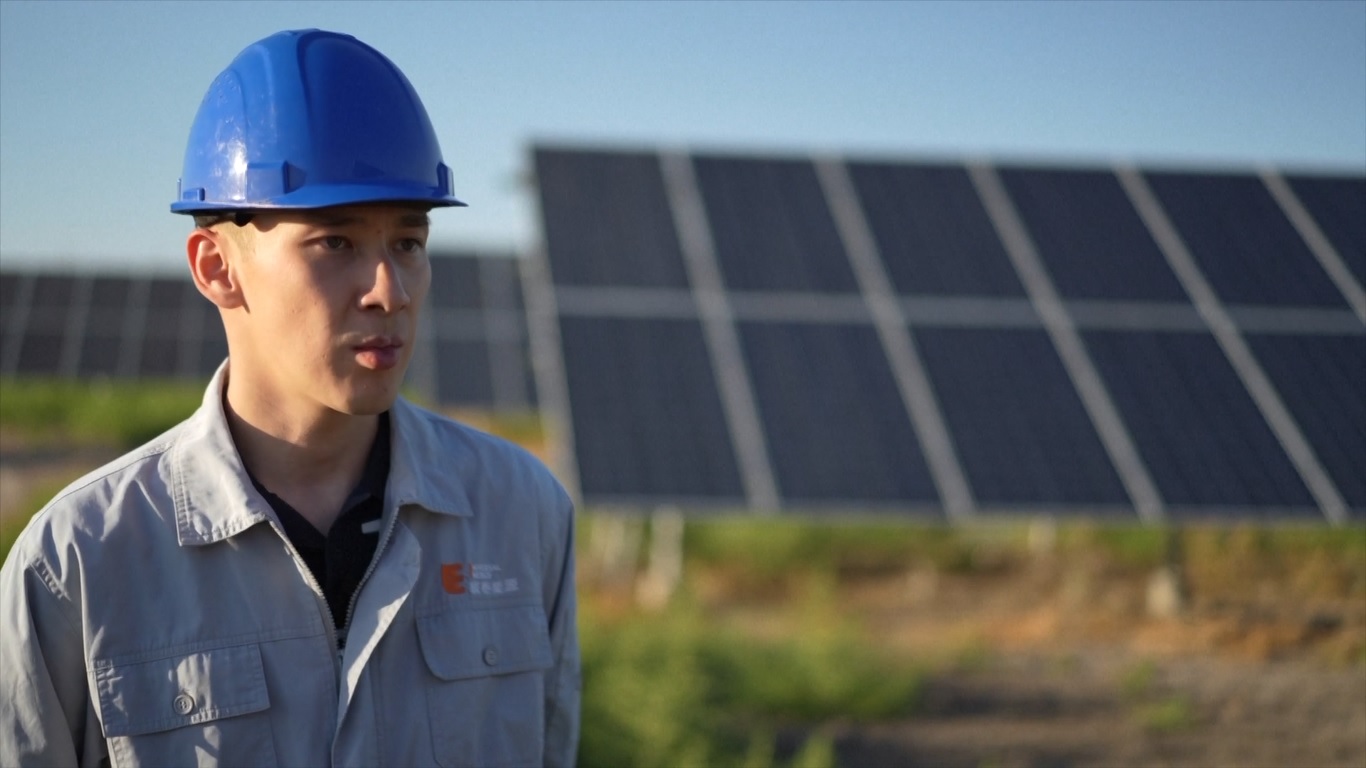 Insinyur Muda Ini Raih Pengalaman saat Kazakhstan Bekerja Sama dengan Tiongkok dalam Energi Hijau