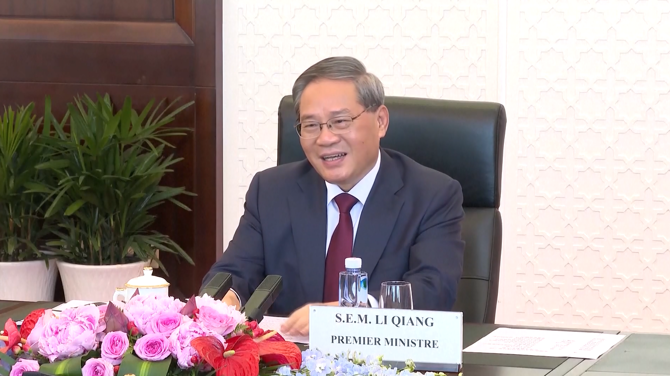 Perdana Menteri Tiongkok Bertemu dengan Perdana Menteri Guineadi Kota Dalian