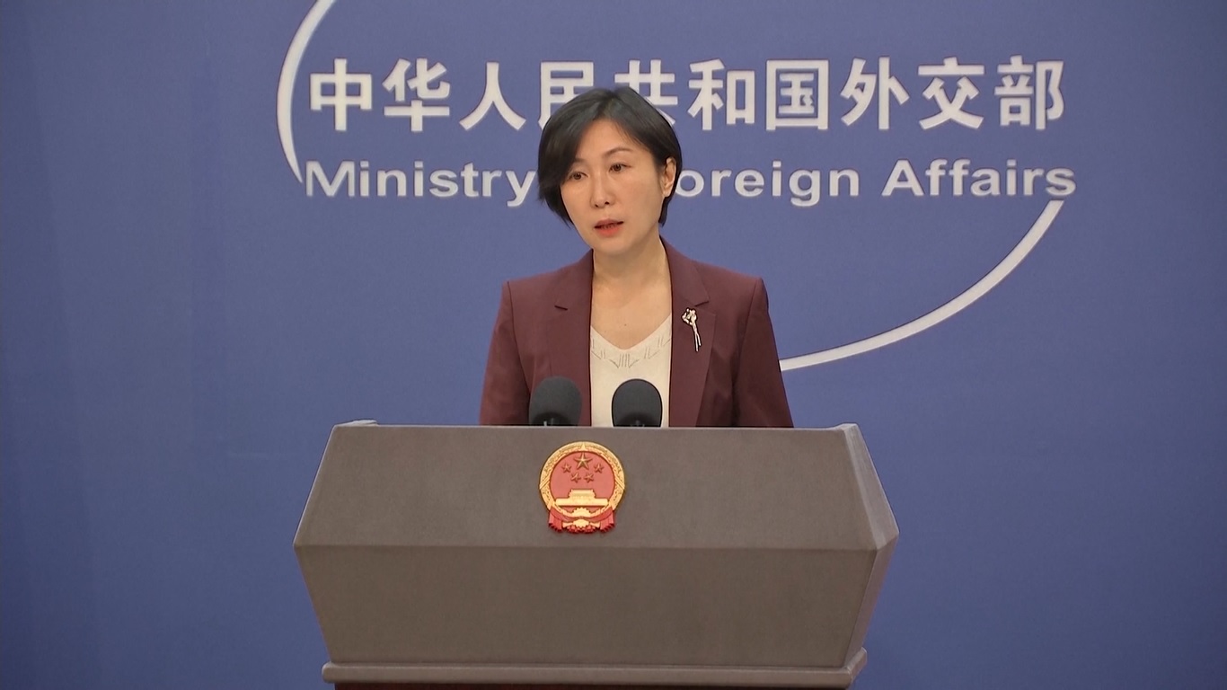 Tiongkok juga meminta AS untuk berhenti mencampuri urusan dalam negeri negara lain serta segera menangani masalah rasisme sistemiknya sendiri