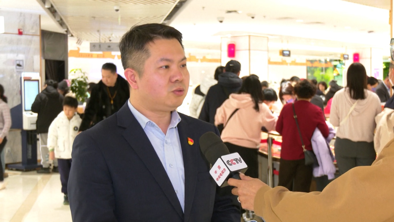 Orang dalam industri tersebut mengatakan bahwa lonjakan penjualan emas menunjukkan bahwa ekonomi Tiongkok berada di jalur yang tepat dan daya beli masyarakatnya terus tumbuh