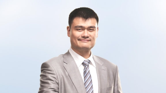 Legenda bola basket dan filantropis Tiongkok Yao Ming akan menjadi pembicara pembuka pada upacara kelulusan sarjana ke-8 Universitas Shanghai New York