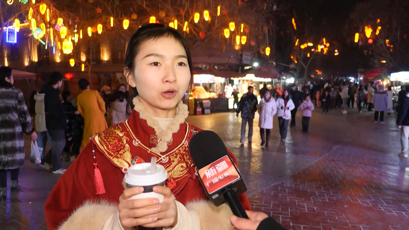 Saat malam tiba dan lampu-lampu menyala