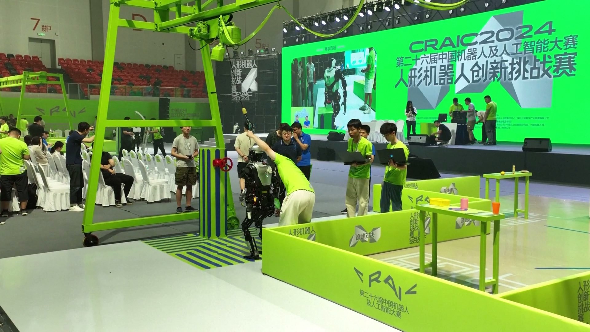 Tantangan Inovasi Robot Humanoid dari Kompetisi Robotika dan Kecerdasan Buatan Tiongkok ke-26 yang sedang berlangsung dimulai di Kota Suzhou Provinsi Jiangsu Tiongkok timur pada hari Sabtu