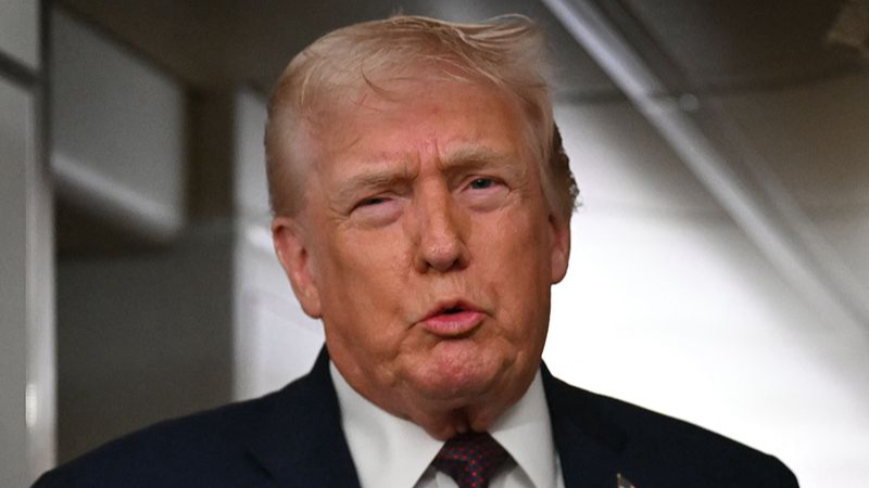 Trump: Negara-Negara yang Berbisnis dengan Iran akan Menghadapi Tarif 25%