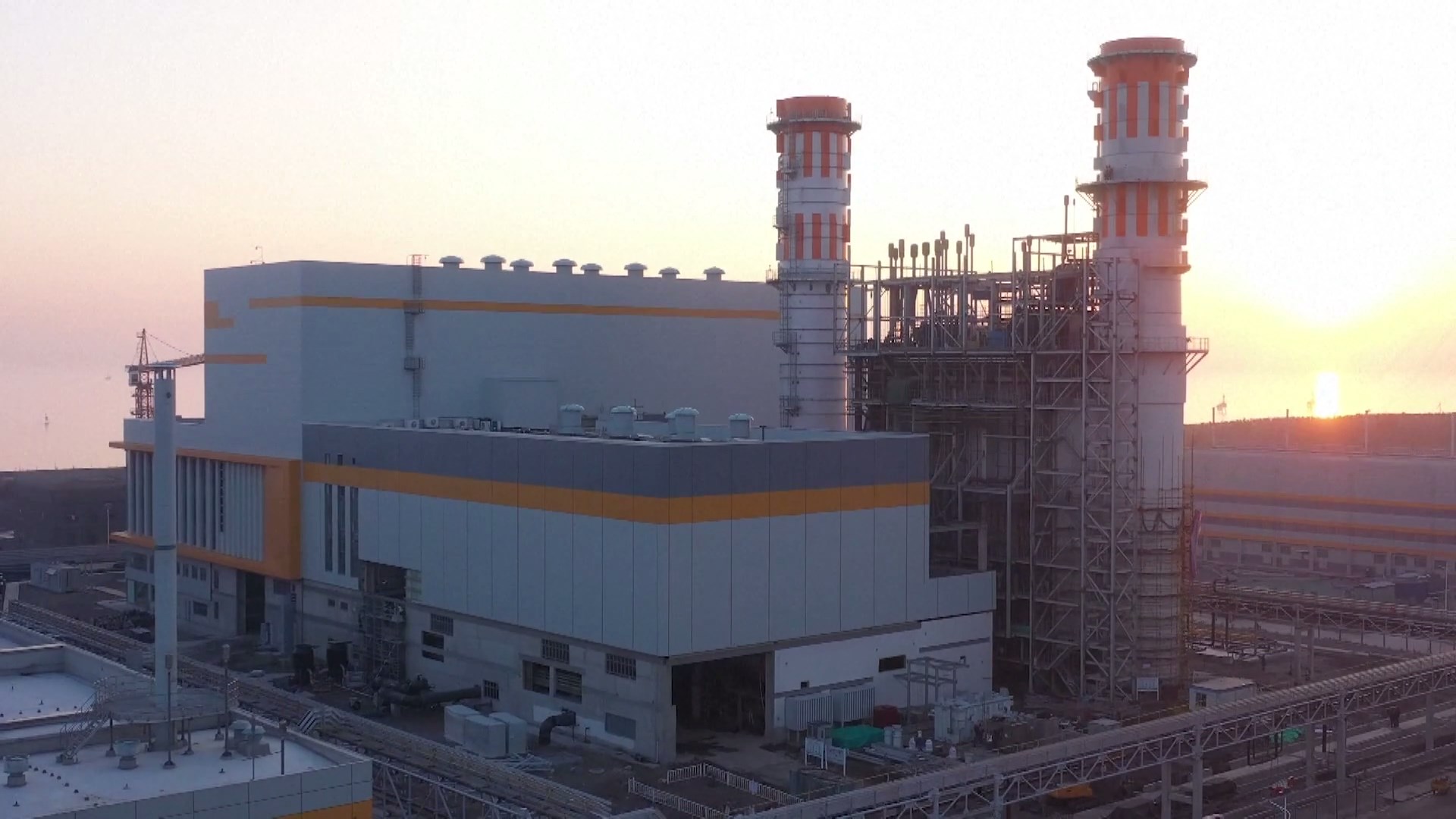 Turbin gas tugas berat kelas F berkapasitas 300 megawatt yang diproduksi di dalam negeri Tiongkok berhasil menyelesaikan uji pengapiannya di Shanghai pada hari Senin